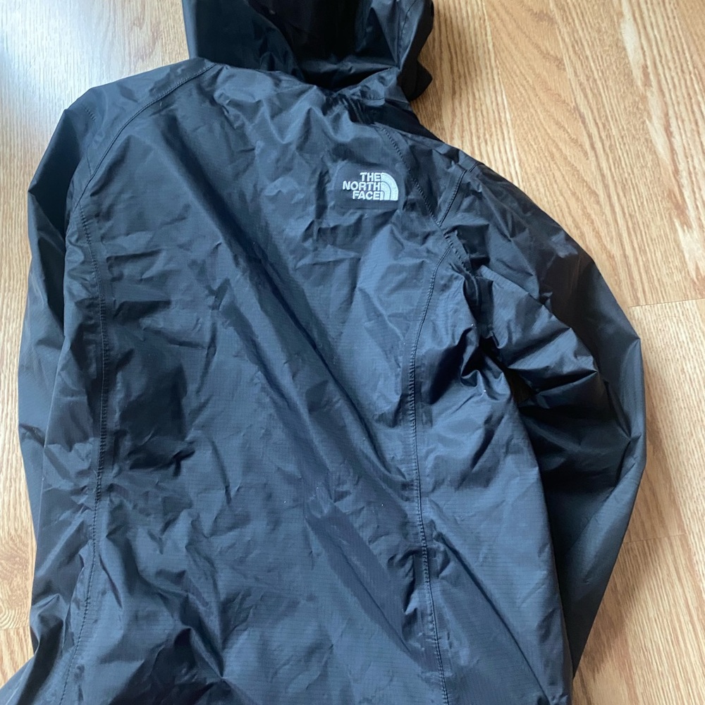 North face small womens spring jacket. In excellent condition.